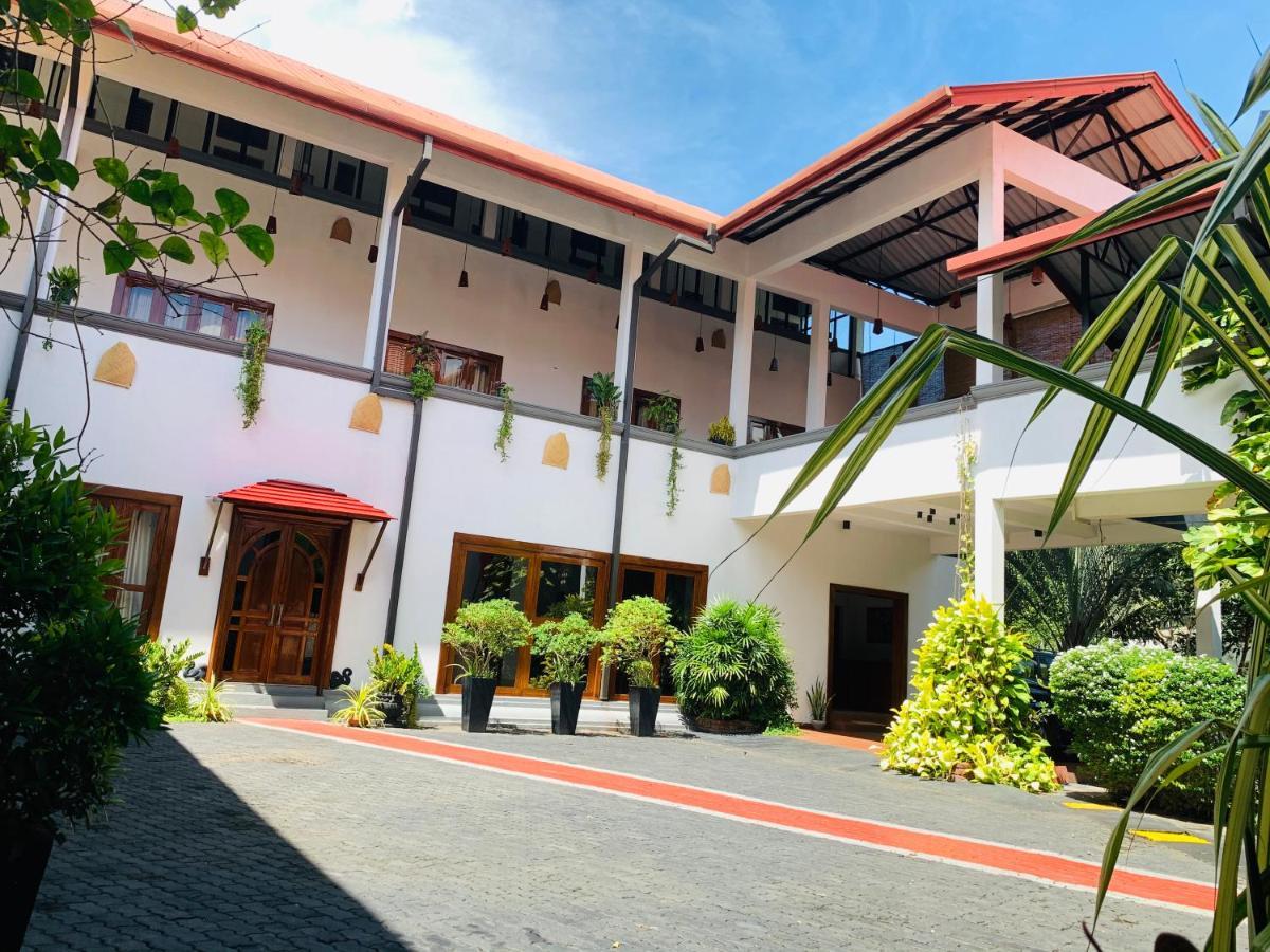 The Triangle Hotel Anuradhapura Exterior photo