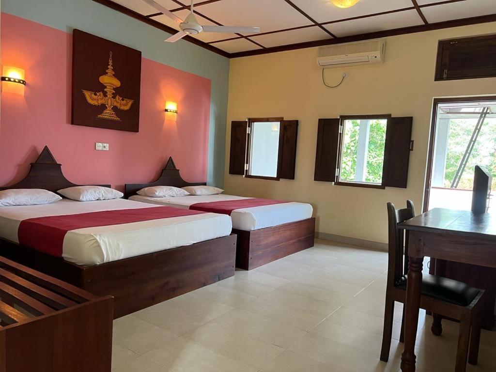 The Triangle Hotel Anuradhapura Room photo